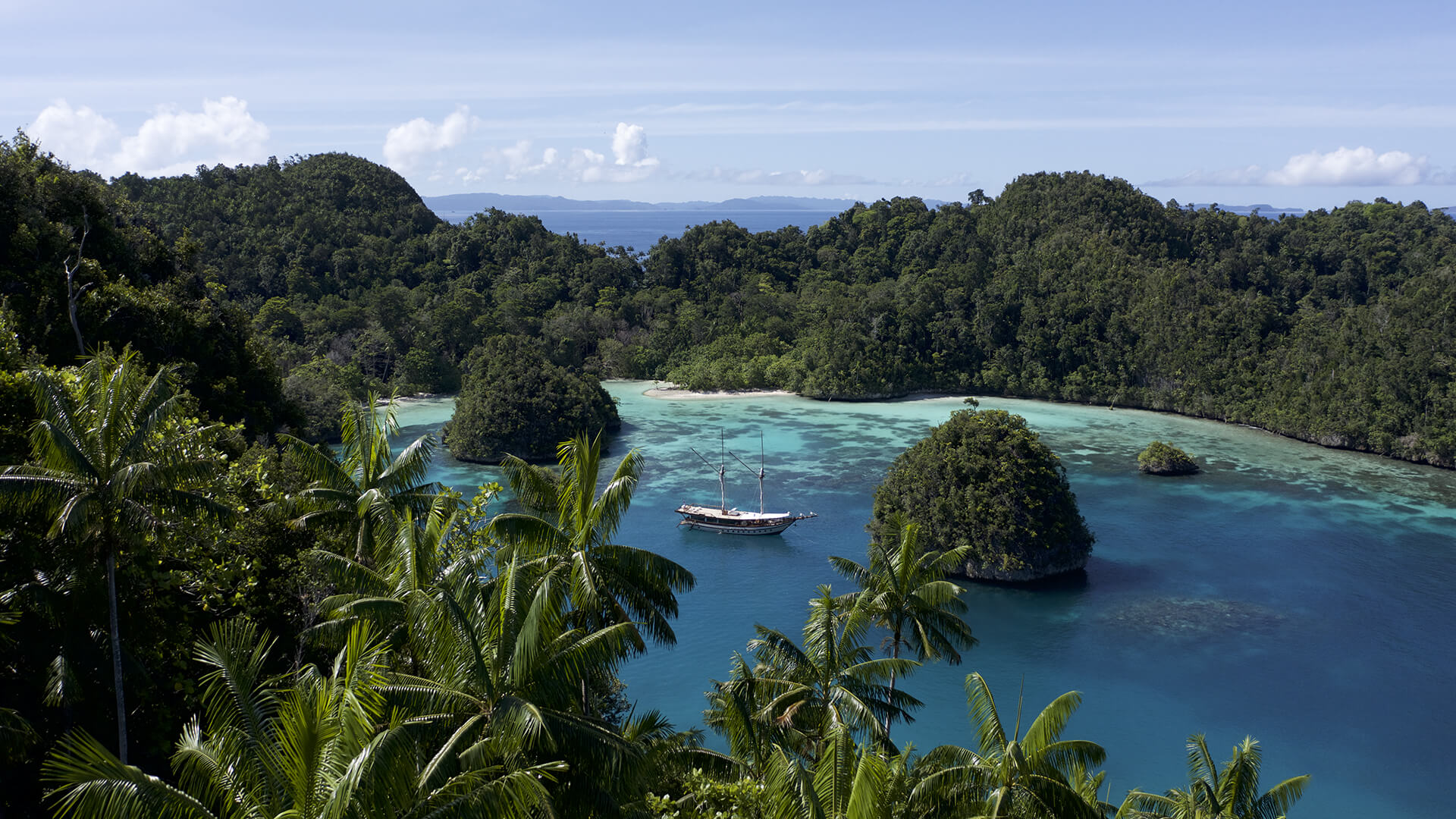 Pacific High private luxury yacht Senja in Raja Ampat